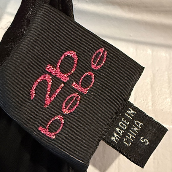 2B Bebe Black Top, sleeveless size small - Picture 2 of 12